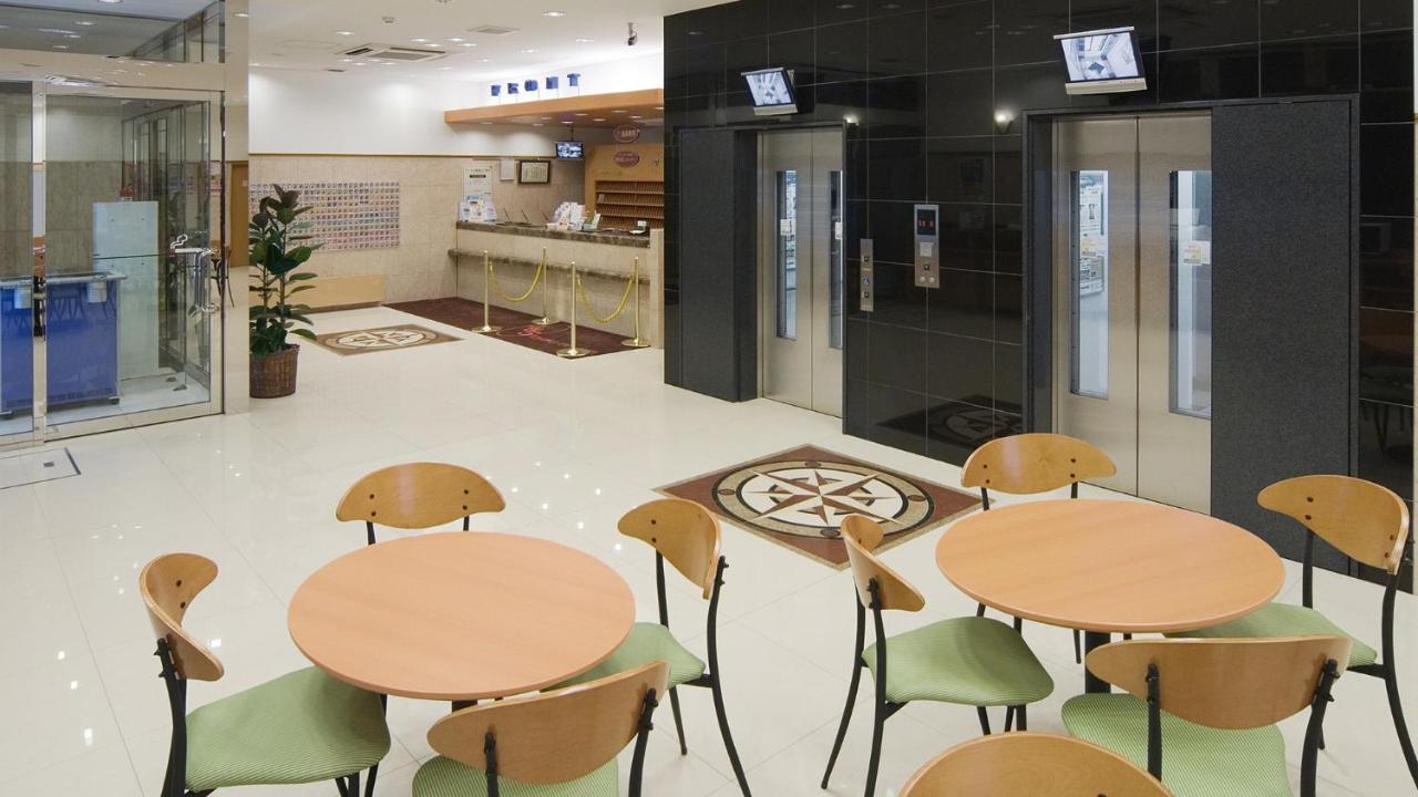 Toyoko Inn Hokkaido Asahikawa Eki Higashi Guchi Exterior foto